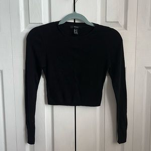 cropped black sweatshirt